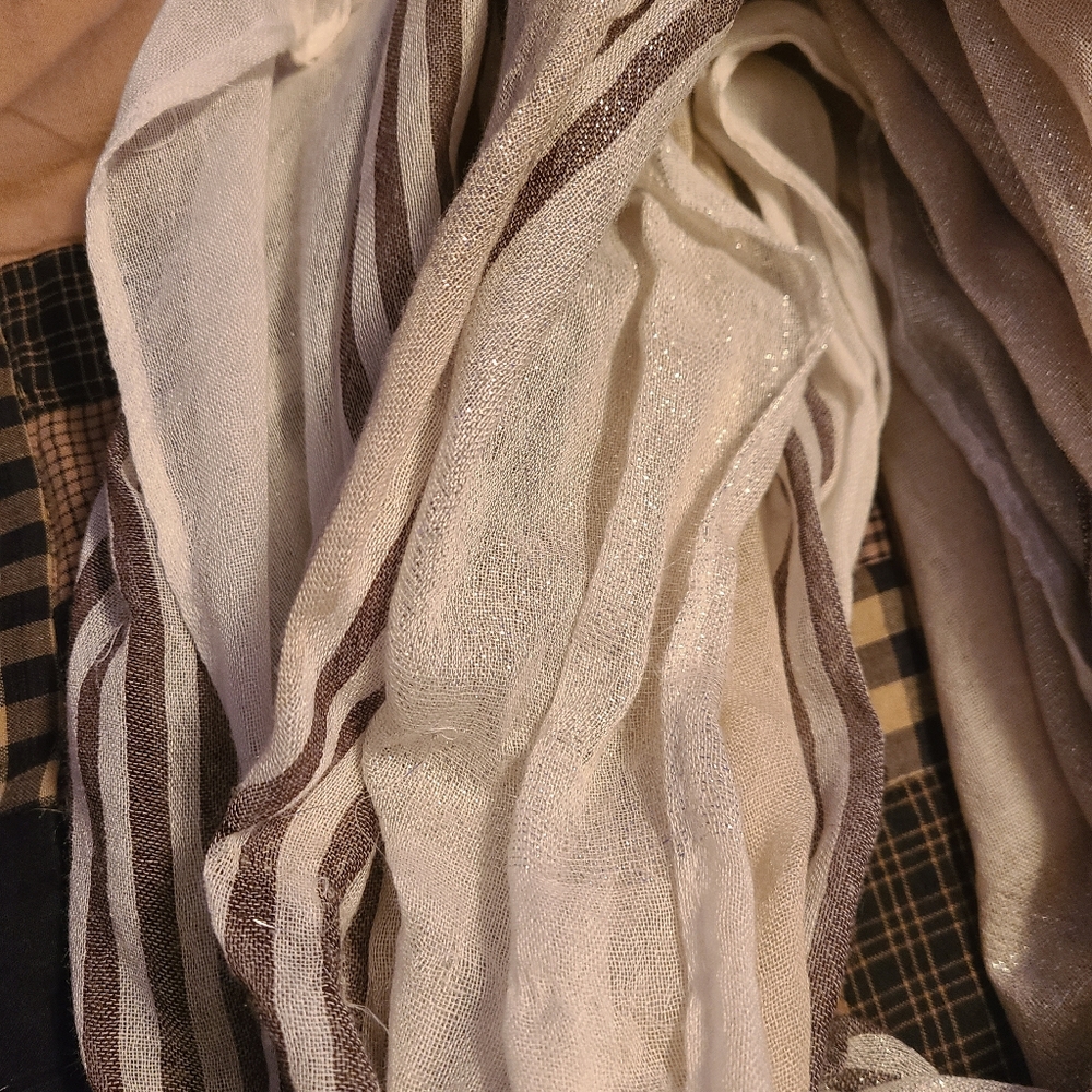 Vanity scarf - Picture 2 of 4